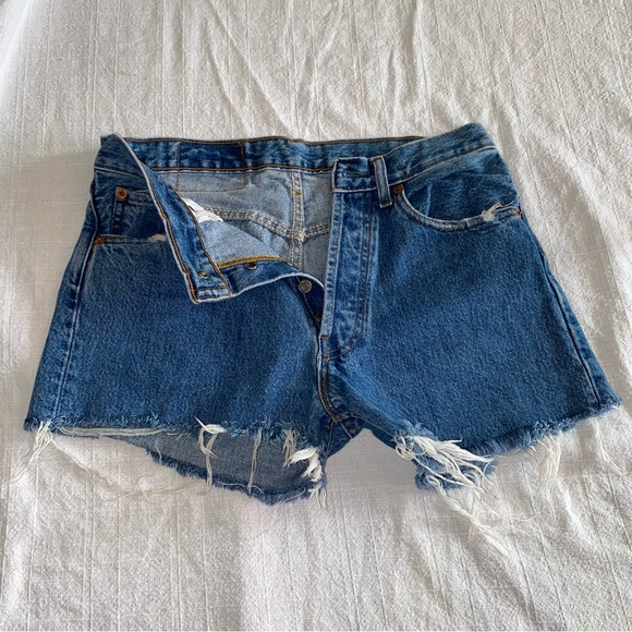 Levi’s 501 Distressed Cut Off Booty Shorts Waist 29 - Picture 3 of 9